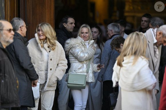 Celine Leclercq, fille d'Evelyne Leclercq, lors de la cérémonie d'enterrement de la présentatrice de télévision Evelyne Leclercq à la cathédrale Sainte-Réparate de Nice, France, le 13 janvier 2026. Elle est décédée le 30 décembre 2025 (à l'âge de 74 ans) à Grasse. Photo par Laurent Coust/ABACAPRESS.COM