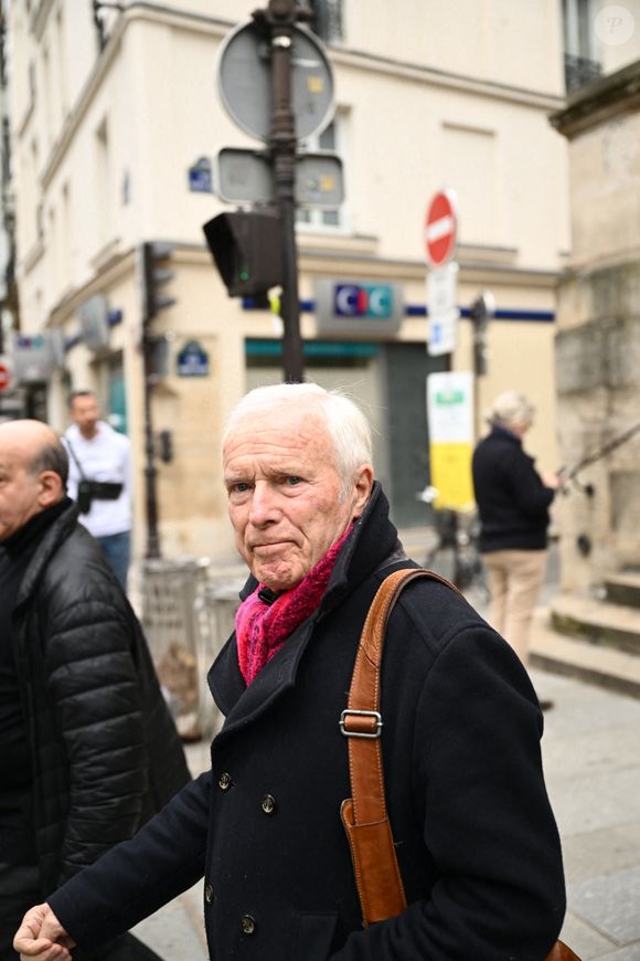 Pierre Douglas lors des obsèques de Alexis Gruss en l'Église Saint-Roch à Paris le 11 avril 2024.

Photo : Agence / Bestimage