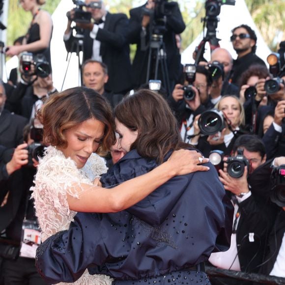 Halle Berry, Juliette Binoche - Montée des marches de la cérémonie de clôture du 78ème Festival International du Film de Cannes, au Palais des Festivals à Cannes. Le 24 mai 2025
© Jacovides-Moreau / Bestimage