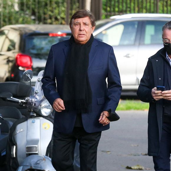Jean-Pierre Foucault arrivant à la cérémonie des obsèques d'Etienne Mougeotte à l'église Saint-François-Xavier à Paris, France, le 13 octobre 2021. Etienne Mougeotte , patron des grands médias français et ancien dirigeant emblématique de TF1, est décédé jeudi à l'âge de 81 ans. Photo par Jerome Domine/ABACAPRESS.COM