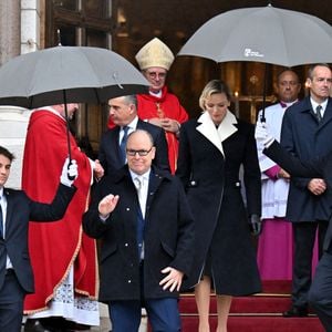 Le prince Albert II de Monaco et la princesse Charlene assistent à la messe pontificale dans le cadre de la célébration de la Sainte Devote, sainte patronne de Monaco, à Monaco le 27 janvier 2025. © Bruno Bebert / Bestimage