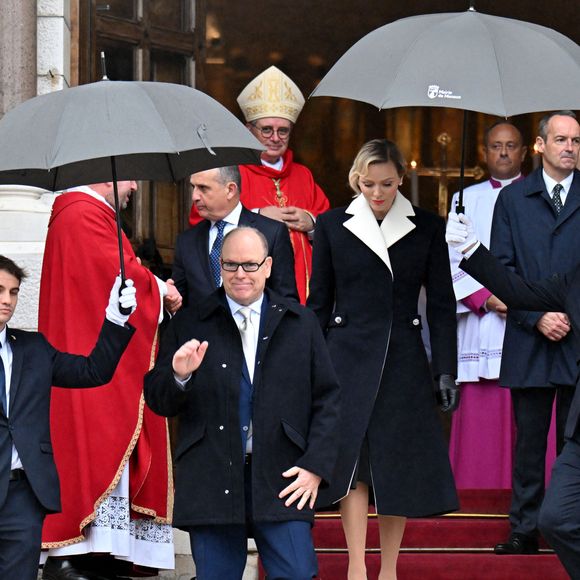 Le prince Albert II de Monaco et la princesse Charlene assistent à la messe pontificale dans le cadre de la célébration de la Sainte Devote, sainte patronne de Monaco, à Monaco le 27 janvier 2025. © Bruno Bebert / Bestimage