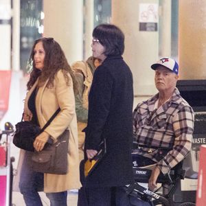Eric Dane est aperçu en fauteuil roulant à la sortie de l'aéroport international de Toronto. L'acteur américain de 52 ans, star d'Euphoria, s'est engagé à poursuivre son travail et son combat contre la SLA. Photo par The ImageDirect / Bestimage
