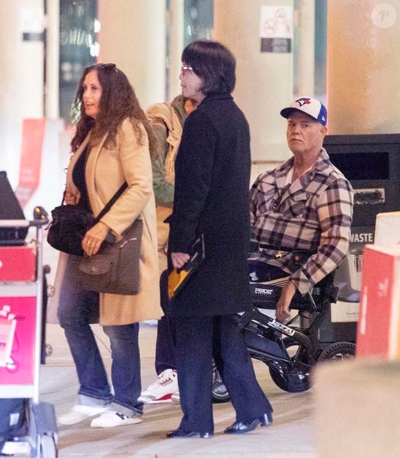 Eric Dane est aperçu en fauteuil roulant à la sortie de l'aéroport international de Toronto. L'acteur américain de 52 ans, star d'Euphoria, s'est engagé à poursuivre son travail et son combat contre la SLA. Photo par The ImageDirect / Bestimage