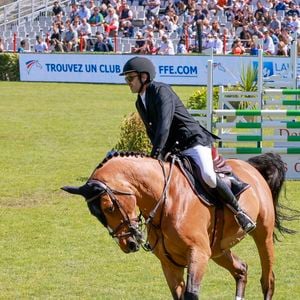 Guillaume Canet participe au Jumping International de la Baule sur son cheval James Bond du Bec le 10 juin 2023.

© Laetitia Notarianni / Bestimage