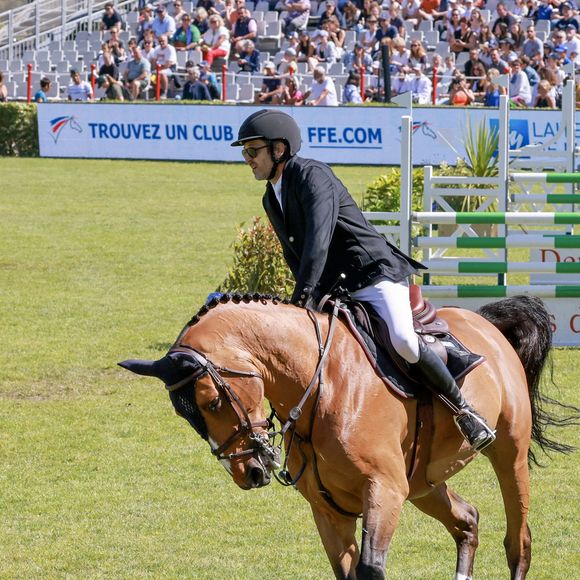 Guillaume Canet participe au Jumping International de la Baule sur son cheval James Bond du Bec le 10 juin 2023.

© Laetitia Notarianni / Bestimage