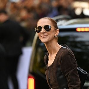 Céline Dion acclamée par ses fans à la sortie de l’hôtel Royal Monceau à Paris, avant de se rendre à la Plenitude Arena de Paris La Défense, pour sa quatrième date de concert le 19 septembre 2026.
© Lionel Urman / Bestimage