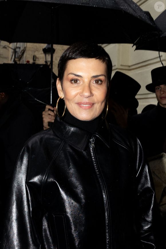 des injections... à l'ADN de saumon. Un  protocole qui a donné à la Brésilienne la plus célèbre du PAF un "glow" incomparable.

Cristina Cordula au défilé Stephane Rolland "Collection Haute Couture Automne/Hiver 2026-2027" lors de la Fashion Week de Paris, le 27 janvier 2026.