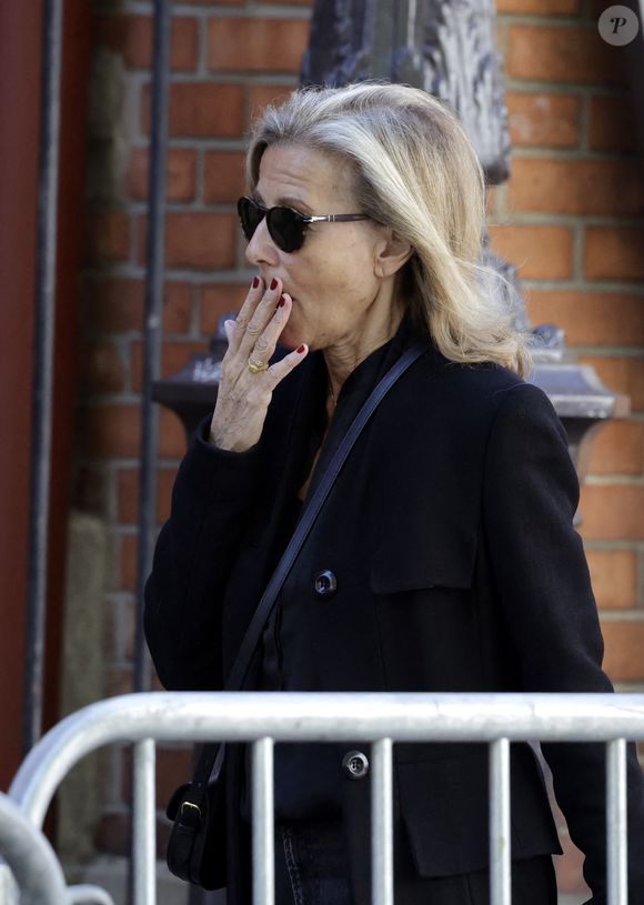 Claire Chazal - Arrivées aux obsèques de Nadia Farès en l'église Saint-Jean-de-Montmartre à Paris, le 24 avril 2026. N.Farès est décédée le 17 avril 2026 quelques jours après un "incident cardiaque" survenu le 12 avril 2026 dans la piscine du complexe sportif, Blanche (9ème). Dominique Jacovides - Olivier Borde / Bestimage