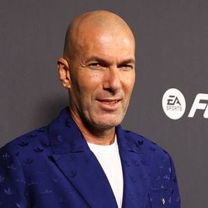 Zinédine Zidane met aux enchères sa première montre personnelle, une Pasha de Cartier.

Zinedine Zidane lors de la présentation du jeu EA Sports FC25 à Madrid.