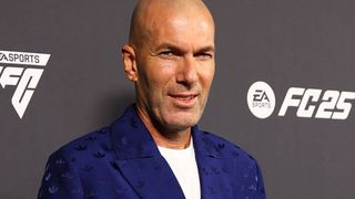 Zinédine Zidane cède sa montre de luxe achetée avec son premier salaire de footballeur : quand et comment se l'offrir ?