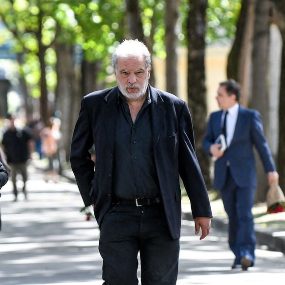 Raphaël Mezrahi aux arrivées des obsèques de Catherine Ringer, la chanteuse des Rita Mitsouko, au cimetière de Montmartre, dans le 18ème arrondissement de Paris, France, le 19 septembre 2026. © Bestimage