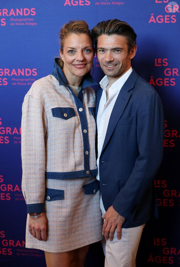 L'artiste s'est longuement confié sur le difficile équilibre entre ses tournées à travers le monde et sa vie privée.

Gautier Capuçon et sa compagne Julia Neugebauer - Vernissage de l'exposition "Les grands âges", photographies de Nikos Aliagas au musée de l'Homme à Paris le 7 avril 2026. © Dominique Jacovides/Bestimage