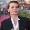 Costume et cheveux courts gominés pour Mélanie Thierry : l'actrice dévoile son nouveau look androgyne, stylé et audacieux