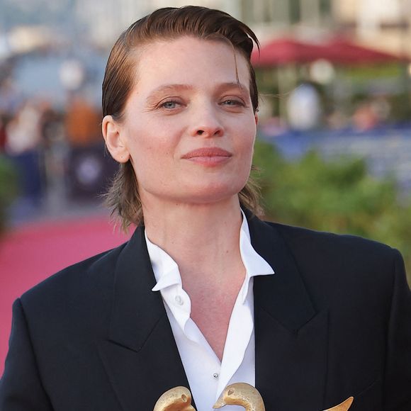 Venue présenter le film "La Vie d’une femme" au festival du film de Cabourg, Mélanie Thierry a attiré tous les regards. 

Mélanie Thierry (Swann d'Or de la meilleure actrice) -  Arrivées des personnalités sur le tapis rouge lors de la 40e édition du Festival de Cabourg « Journées romantiques » .
© Coadic Guirec / Bestimage