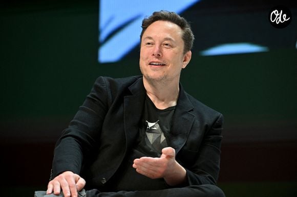 Cette concentration inédite de richesses suscite toutefois des critiques, tandis que des milliers de salariés de SpaceX devraient eux aussi devenir millionnaires.

Elon Musk au Cannes Lions au Palais des Festivals à Cannes, le 19 juin 2024.

© Bruno Bebert / Bestimage