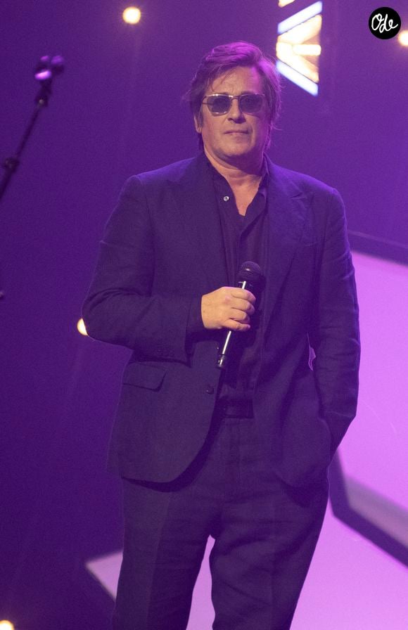 Thomas Dutronc (hommage à Françoise Hardy) lors de la cérémonie des Grands Prix Sacem 2024, aux Folies Bergère, à Paris, le 25 novembre 2024. Photo de Vincent Gramain/ABACAPRESS.COM