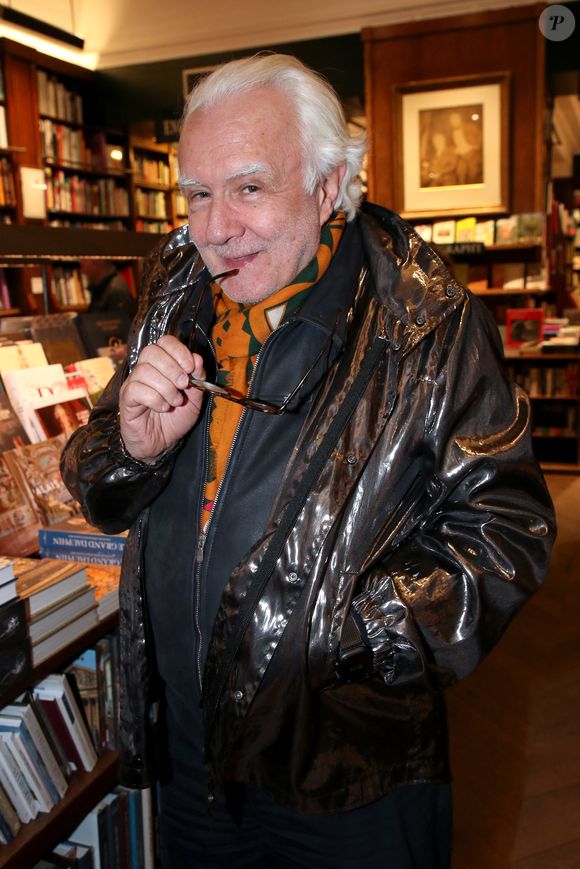 Exclusif - Le Chef Alain Ducasse - Charlotte Casiraghi dédicace son livre "La fêlure" à la Librairie Galignani à Paris le 3 Février 2026. © Bertrand Rindoff / Bestimage