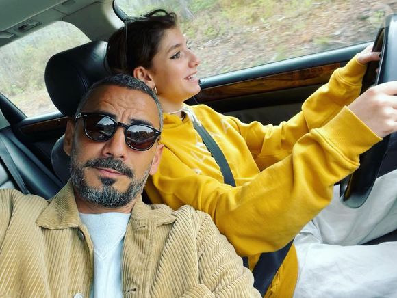 Ce célèbre scénographe est le père de leur fille Toni, 18 ans.

Julien Mairesse, l'ex de Florence Foresti, avec leur fille Toni, sur Instagram.