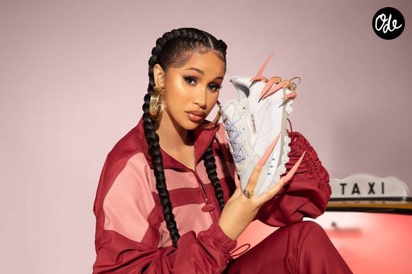 Les fashion du monde entier attendant déjà la sortie très limitée de ces futurs sneakers collectors.

Reebok et Cardi B reviennent maintenant avec une autre gamme de vêtements et de baskets. 

© Bestimage