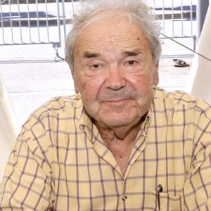 c’est pour un événement bien particulier qu’il a tenu à se rendre dans le Val-d’Oise jeudi 17 septembre dernier.

Pierre Perret lors de la 38ème édition du salon du livre de Cosne-Cours-sur-Loire le 23 mai 2026. © Cédric Perrin / Bestimage
