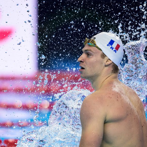 Leon Marchand de France célèbre après avoir participé à la demi-finale du 200 mètres quatre nages individuel et avoir battu le record du monde lors de la 20e journée des Championnats du monde de natation le 30 juillet 2025 à Singapour. Photo de Joel Marklund/Bildbyran/ABACAPRESS.COM