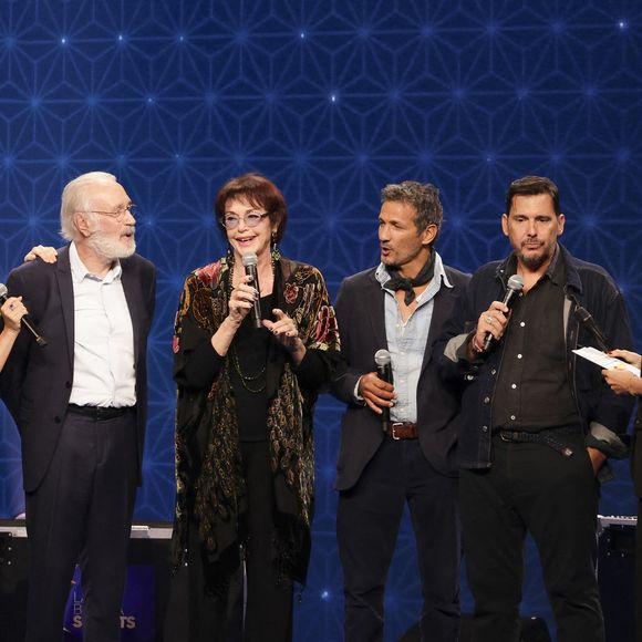 Exclusif - Bernard Le Coq, et les comédiens d’Une Famille Formidable, pour les surprises lors de l'enregistrement de l'émission "La Boîte à secrets", présentée par F.Bollaert et diffusée le 10 octobre 2025 sur France 3, dans les studios du Lendit à Saint-Denis, Seine Saint-Denis, France, le 22 septembre 2025. © Jack Tribeca/Bestimage