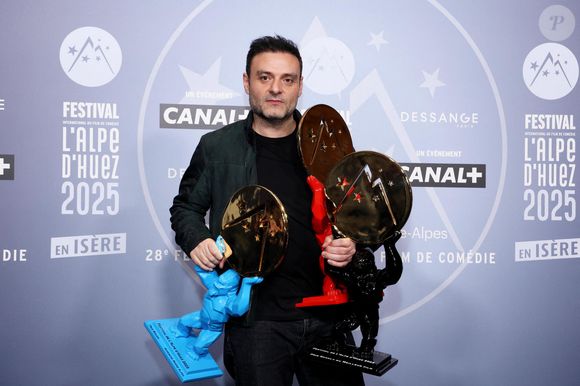 Trois trophées pour Johann Dionnet, Grand Prix , Coup de Coeur des alpes et Canal+ - Photocall des lauréats de la 28ème édition du Festival international du film de comédie de l'Alpe d'Huez le 18 janvier 2025. © Dominique Jacovides / Bestimage