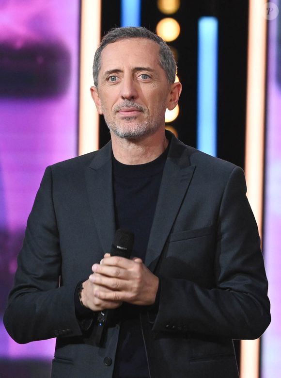 Il confie qu’il se sent aujourd’hui beaucoup mieux et plus à l’aise avec lui-même.

Gad Elmaleh - Les personnalités se mobilisent lors de la 36ème édition du Téléthon sur le plateau de France 2, avec pour parrain K.Adams, le 3 décembre 2022. 
© Coadic GUIREC / Bestimage
