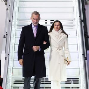 Le roi Felipe VI et la reine Letizia d’Espagne, arrivent à Rome lors d'une visite d'Etat de deux jours en Italie, le 10 décembre 2024. 
© Pool / Agence / Bestimage