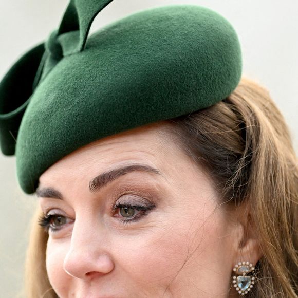 La princesse de Galles rencontre le public après le service religieux du jour de Noël à l'église St Mary Magdalene à Sandringham, Norfolk, Angleterre, Royaume-Uni.