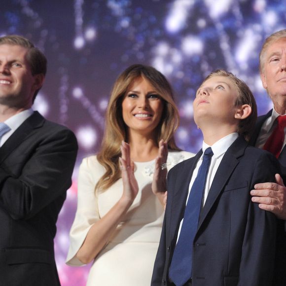 Eric Trump, Melania Trump, Barron Trump et Donald Trump lors du 4ème jour de la convention Républicaine à Cleveland, le 21 juillet 2016 (STARMAX / BESTIMAGE)