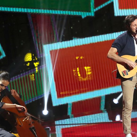 Exclusif - Scène - Vianney et sa compagne Catherine Robert - Direct de l'émission "Tous ensemble pour la musique" pour la fête de la musique 2020 à l'AccorHotels Arena à Paris le 19 juin 2020.
© Cyril Moreau / Veeren Ramsamy / Bestimage