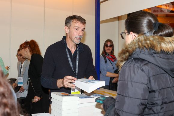 Isabelle Lafortune réclame plus de 740 000 euros en compensation.

Franck Thilliez  à la Foire du Livre de Brive 2024 à la Halle Georges Brassens de Brive-la-Gaillarde, le 10 novembre 2024. © Jean-Marc Lhomer / Bestimage
