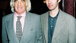 "J'ai habité à partir de 12 ans avec lui" : Pourquoi le fils de Jean-Paul Belmondo, enfant de parents divorcés, a quitté sa mère pour vivre avec l’icône ?