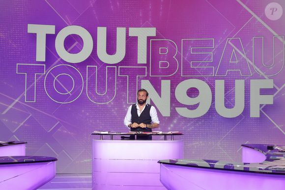 Cyril Hanouna a finalement clos la séquence en rappelant l'importance primordiale de consulter un avis médical avant toute initiative de ce type.

Exclusif - Cyril Hanouna, sur le plateau de  TBT9 présenté par C.Hanouna, et diffusé en direct sur W9, Paris, France, le 05 novembre 2025. © Jack Tribeca / Bestimage