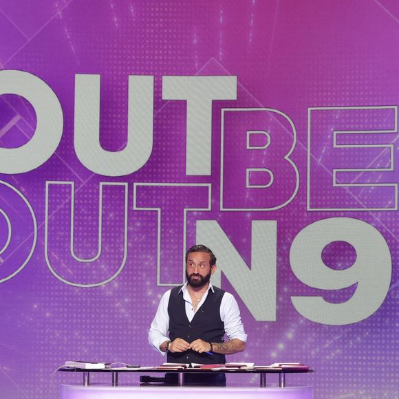 Cyril Hanouna a finalement clos la séquence en rappelant l'importance primordiale de consulter un avis médical avant toute initiative de ce type.

Exclusif - Cyril Hanouna, sur le plateau de  TBT9 présenté par C.Hanouna, et diffusé en direct sur W9, Paris, France, le 05 novembre 2025. © Jack Tribeca / Bestimage