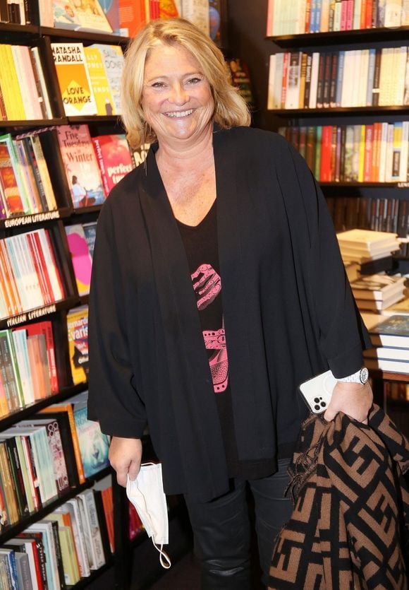 Marina Carrère d'Encausse - Dédicace de S.Bern et S.A.R. La Grande- Duchesse M.T. de Luxembourg du livre " Un Amour souverain " chez Albin Michel à la librairie Galignani à Paris le 3 décembre 2021.
© Panoramic / Bestimage