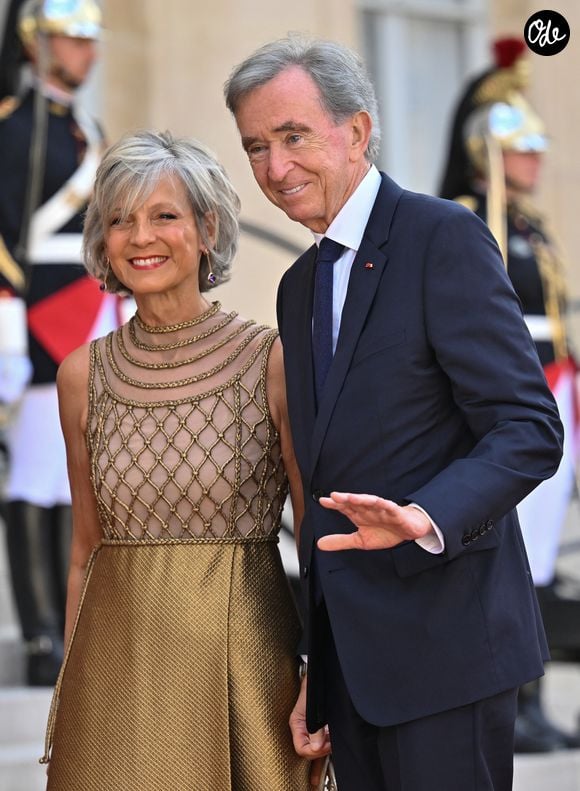 Après la disparition du couturier en 1936, plusieurs grands noms de la création, dont Karl Lagerfeld et Christian Lacroix, se sont succédé à la tête de la maison, avant sa mise en sommeil. 

Bernard Arnault et sa femme Hélène arrivant au palais de l’Elysée pour un dîner d’état en l’honneur de la visite du roi de Thaïlande et de sa femme à Paris le 29 juin 2026.

© Christian Liewig / Bestimage