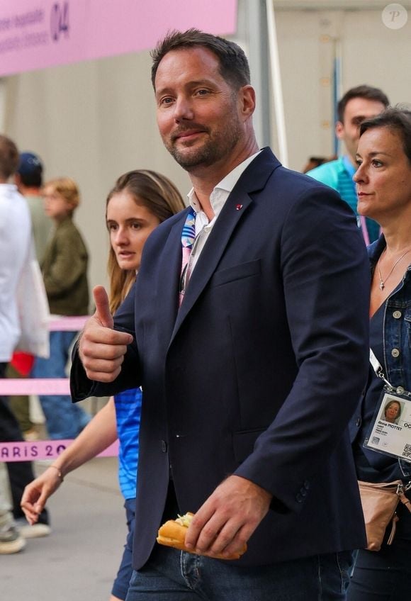 Paris, FRANCE - Thomas Pesquet et Anne Mottet quittent ensemble la demi-finale de basket-ball France-Allemagne à Paris, France. ©Bestimage