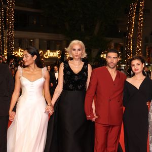 long métrage de Julia Ducournau pour lequel il livre une performance bluffante

Jean-Rachid Kallouche, Finnegan Oldfield, Golshifteh Farahani, Julia Ducournau,  Tahar Rahim, Mélissa Boros, Emma Mackey, Louai El Amrousy - Montée des marches du film « Alpha » lors du 78ème Festival International du Film de Cannes, au Palais des Festivals à Cannes. Le 19 mai 2025
© Jacovides-Moreau / Bestimage