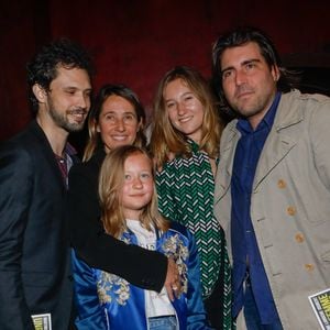 Alexia Laroche-Joubert entourée de ses frères Constant Thoulouze et Fabrice Laroche-Joubert et de ses filles Solveig Blanc et Isaure Multrier - Soirée de lancement du livre "Une femme au front" de Martine Laroche-Joubert au Buddha Bar à Paris, le 18 avril 2019. Un événement organisé par Five Eyes production © CVS/Bellak/Bestimage