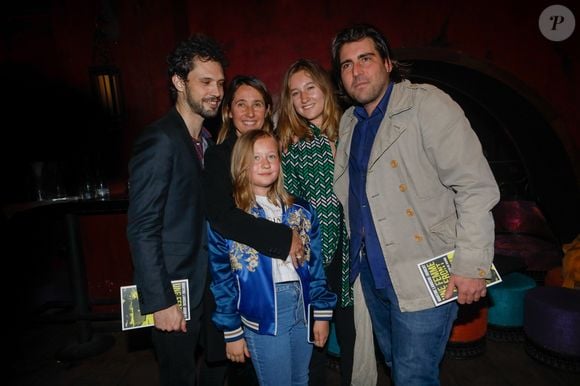 Alexia Laroche-Joubert entourée de ses frères Constant Thoulouze et Fabrice Laroche-Joubert et de ses filles Solveig Blanc et Isaure Multrier - Soirée de lancement du livre "Une femme au front" de Martine Laroche-Joubert au Buddha Bar à Paris, le 18 avril 2019. Un événement organisé par Five Eyes production © CVS/Bellak/Bestimage