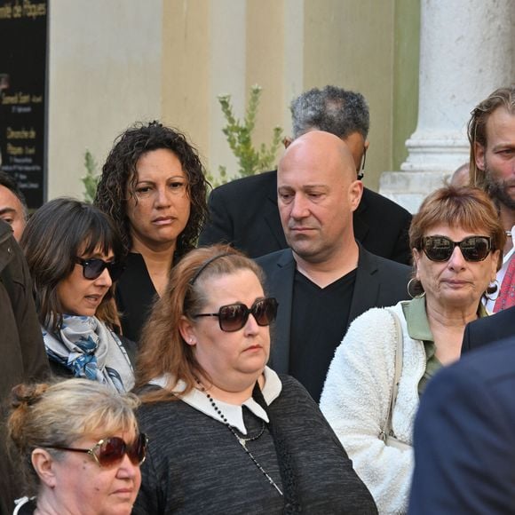 Alexia Laroche-Joubert, Julie et Christophe Mercy, Violette Petrucciani (mère de Loana) - Sorties des obsèques de Loana Petrucciani en la cathédrale Sainte-Réparate à Nice le 10 avril 2026. L'ancienne star de téléréalité a été retrouvée morte dans son appartement niçois par les autorités, le 25 mars dernier. © Bruno Bebert/Bestimage