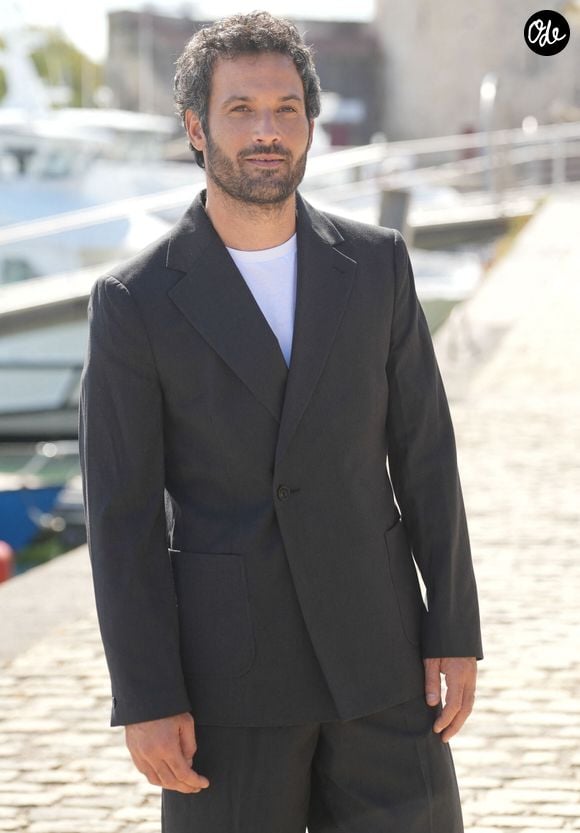 Benoît Michel évoque lui aussi une relation forte et confie avoir beaucoup pleuré.

Benoît Michel au Photocall du film "Notre fils" sur le port de La Rochelle lors du festival de la fiction le 16 septembre 2026. © Laurent Lairys / PsnewZ / Bestimage