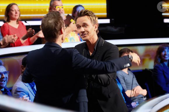 En revanche, Damien Thévenot voit bien Cyril Féraud prendre le relais dans "Fort Boyard".

Exclusif - Cyril Féraud remet la médaille de la blague la plus "pourrie" à Damien Thévenot - Enregistrement de l'émission "100% Logique", présentée par C.Féraud et diffusée le 11 novembre sur France 2
© Christophe Clovis / Bestimage