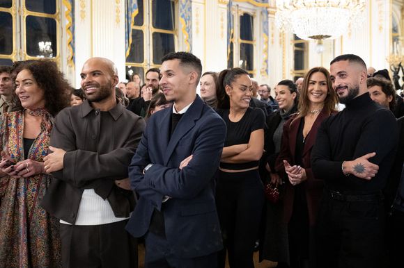 Les artistes et personnalités ont salué le parcours exceptionnel d'Alexandre Kirchhoff.

 Amel Bent, Vitaa, Slimane et Said Boussif - Cérémonie de la remise de la médaille de chevalier de l'ordre des arts et des lettres à Alexandre Kirchhoff, PDG du label Capitol Music France par R.Dati au Ministère de la Culture à Paris le 9 janvier 2026.
Cyril Moreau / Bestimage