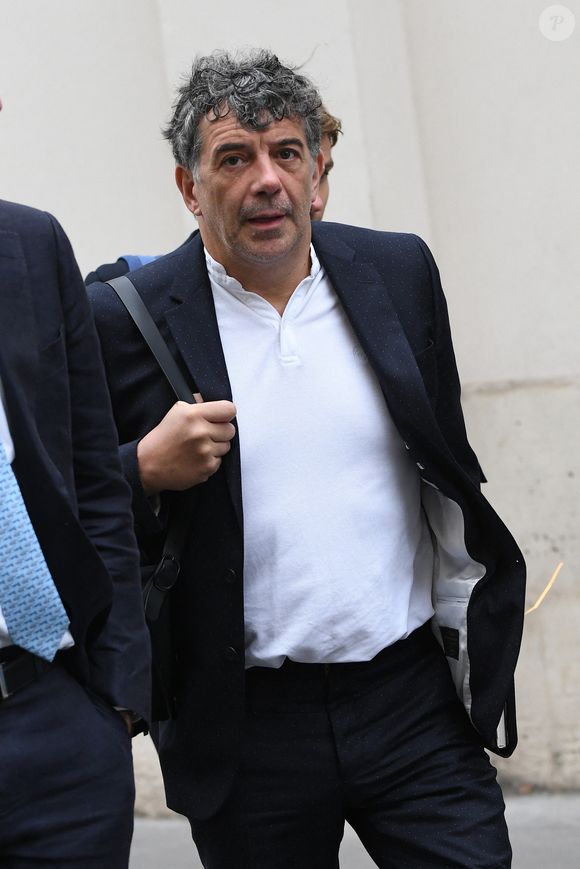 Exclusif - Stéphane Plaza arrive à la Maison de la Chimie à Paris avec ses avocats pour donner une conférence de presse le 5 juin 2025.