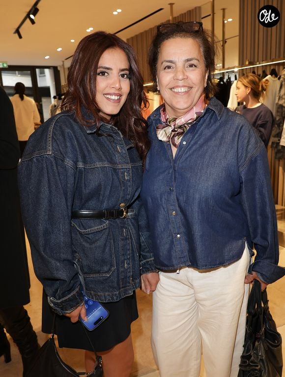 Exclusif - Inès Reg avec sa mère - Dédicace du livre "Mères Filles" à la boutique Apostrophe à Paris le 16 avril 2026. © Coadic Guirec/Bestimage