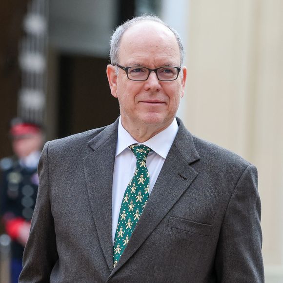 Albert de Monaco aime aller s'y reposer à l’abri des paparazzi et loin de l’extravertie Côte d’Azur

Le prince Albert II de Monaco, la princesse Charlene et leurs enfants la princesse Gabriella et le prince héréditaire Jacques ont accueilli les enfants monégasque pour le traditionnel arbre de Noël du Palais à Monaco, le 17 décembre 2025. La famille princière a assisté à un spectacle dans la cour d'honneur du Palais puis a distribué cadeaux et friandises avec l'aide de la princesse Stéphanie de Monaco, et de ses enfants, Louis Ducruet et Camille Gottlieb. © Claudia Albuquerque/Bestimage